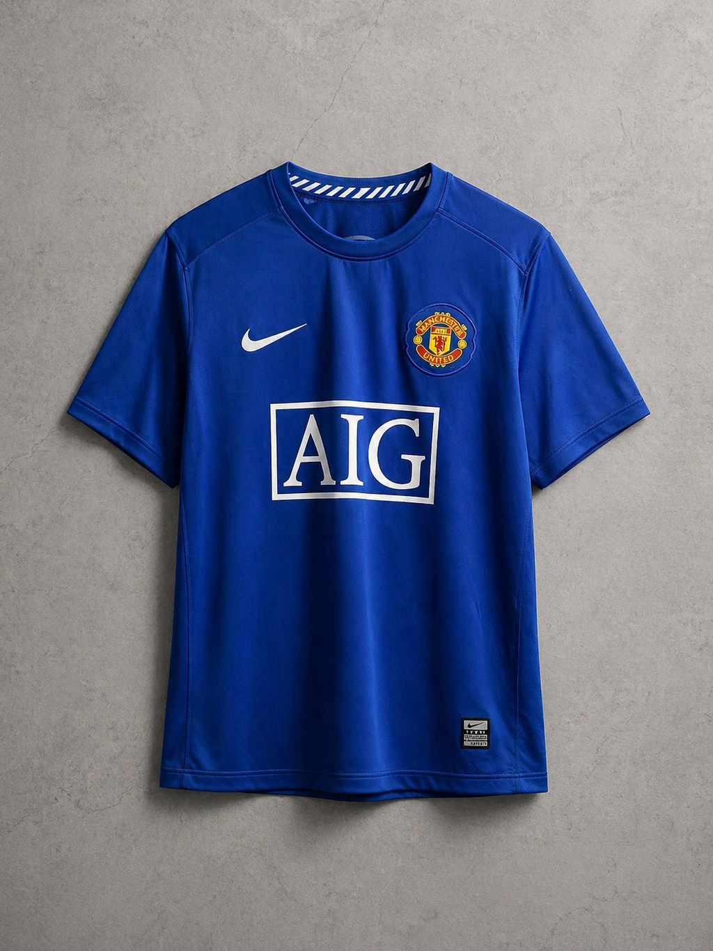 MANCHESTER UNITED BLUE RETRO KIT